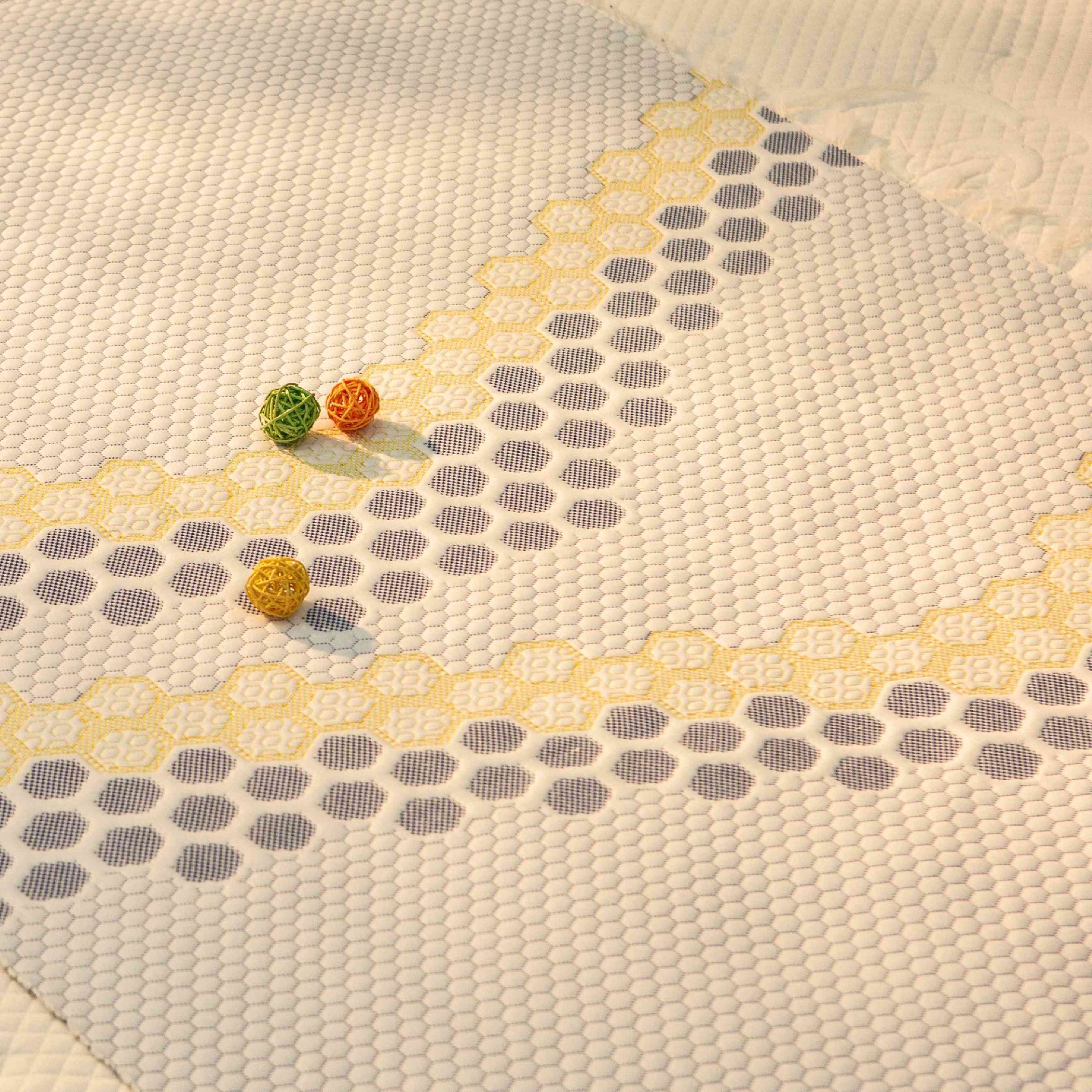 Honeycomb Heavy Weight Knitted Mattress Fabric
