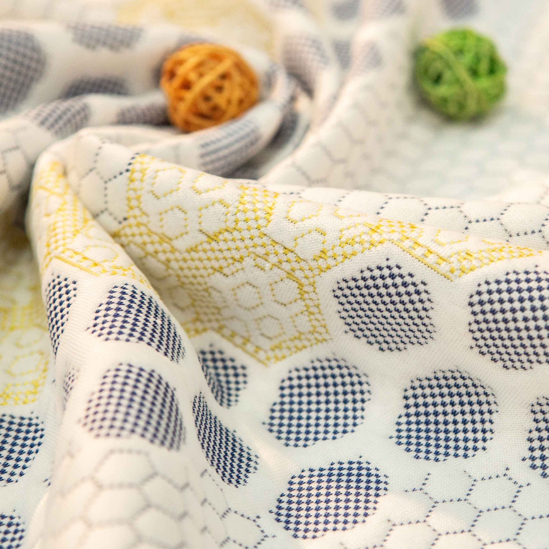 Honeycomb Heavy Weight Knitted Mattress Fabric