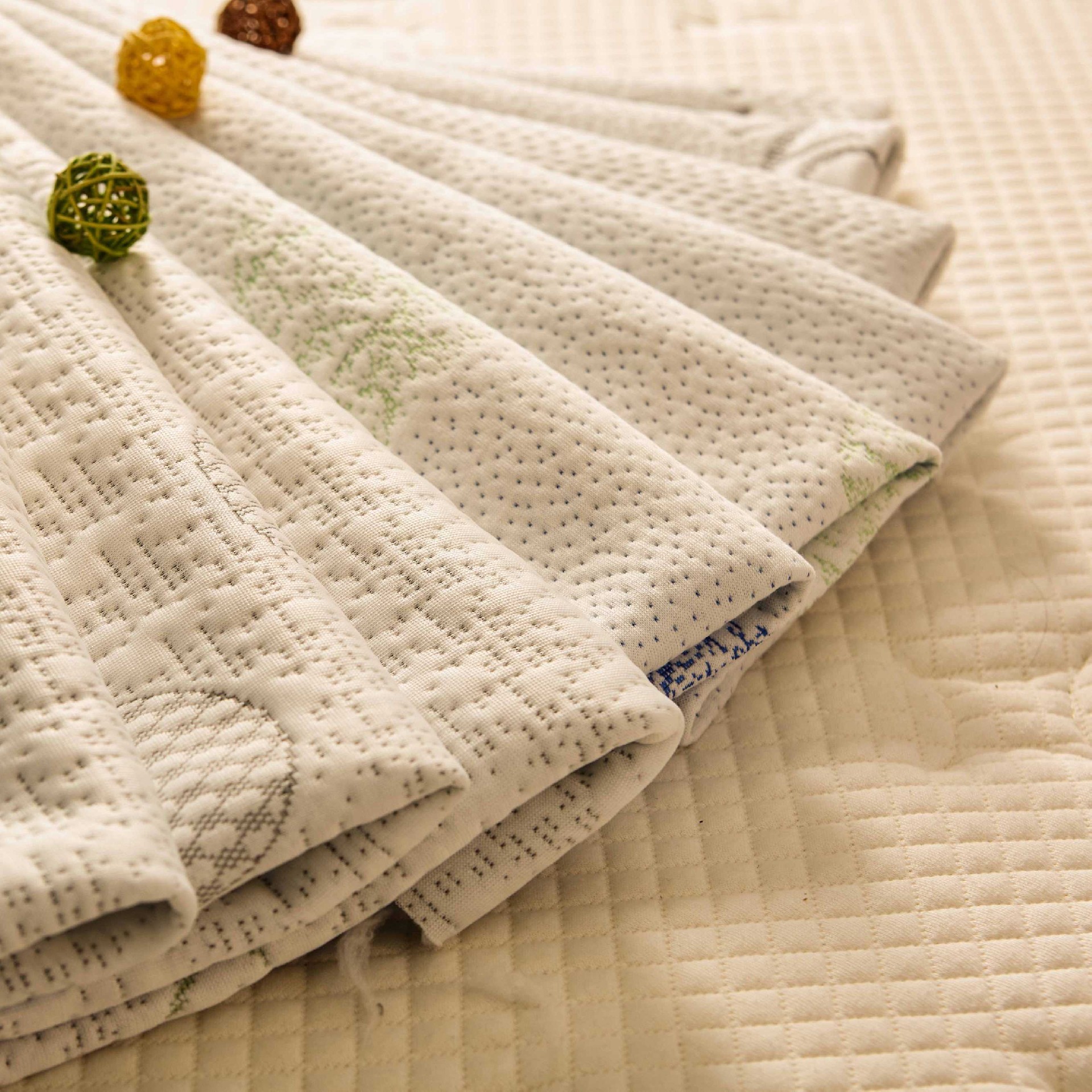 Bamboo Fiber Moisture-Wicking Bedding Material for Foam Mattress