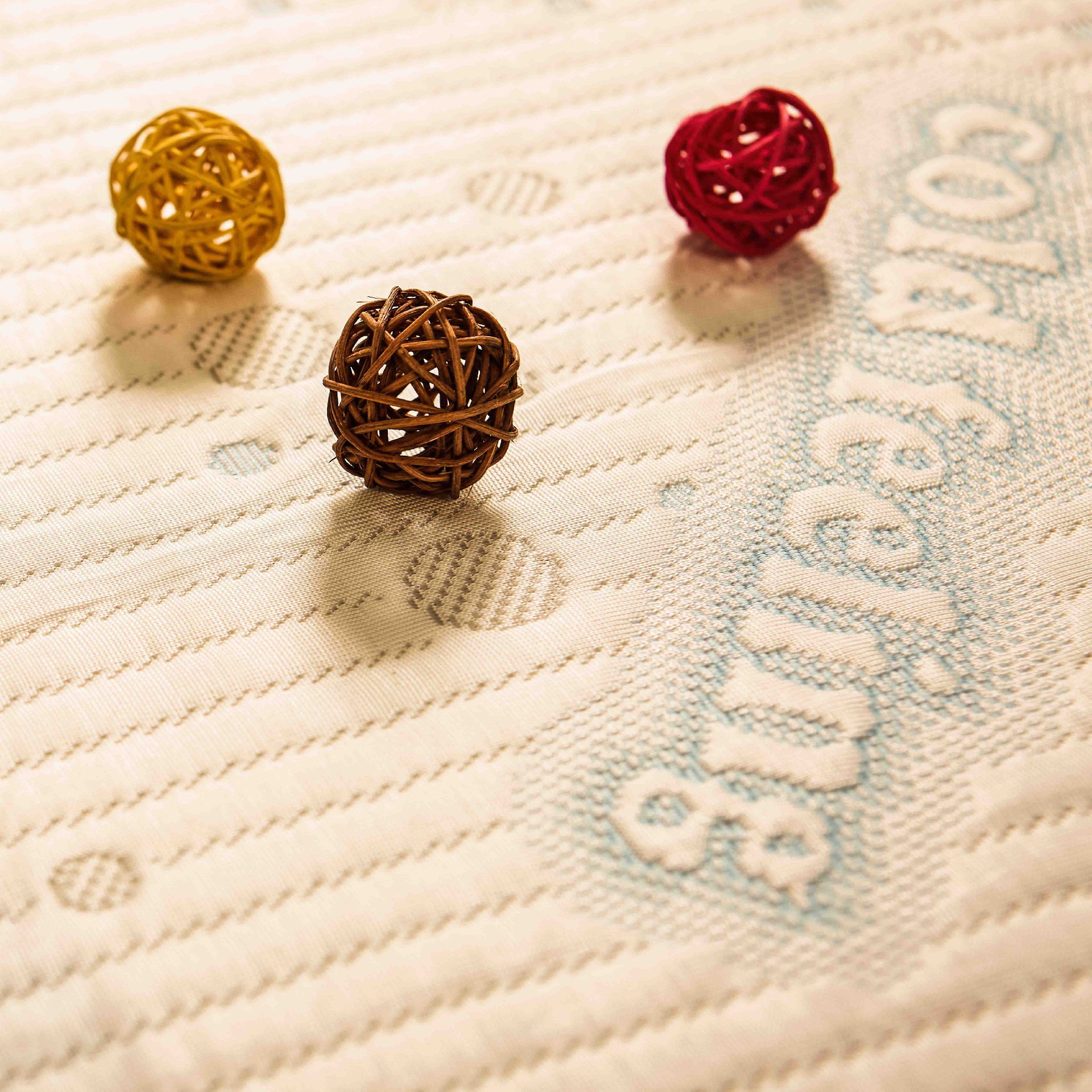 Advanced Temperature-Regulating Knitted Textile for OEM Bedding Solutions