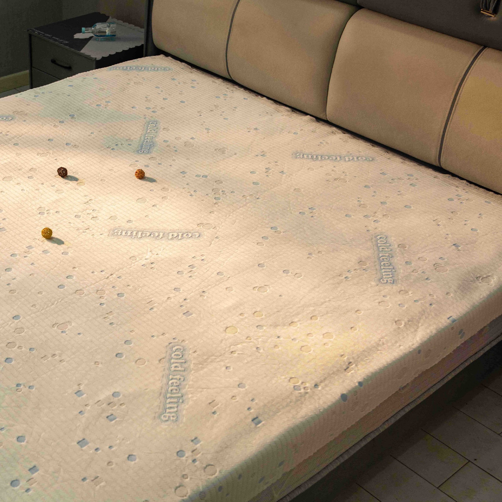 Advanced Temperature-Regulating Knitted Textile for OEM Bedding Solutions