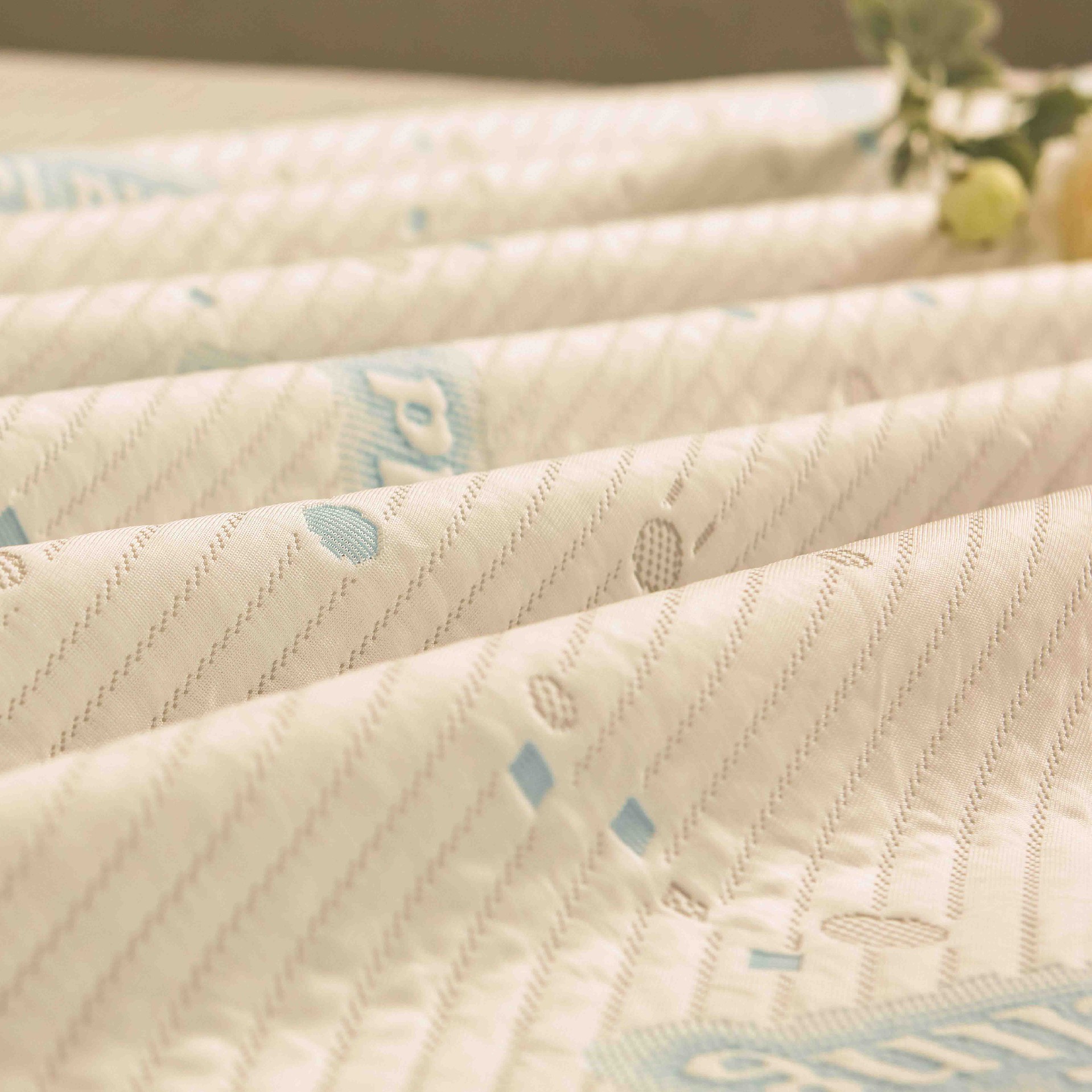 Advanced Temperature-Regulating Knitted Textile for OEM Bedding Solutions