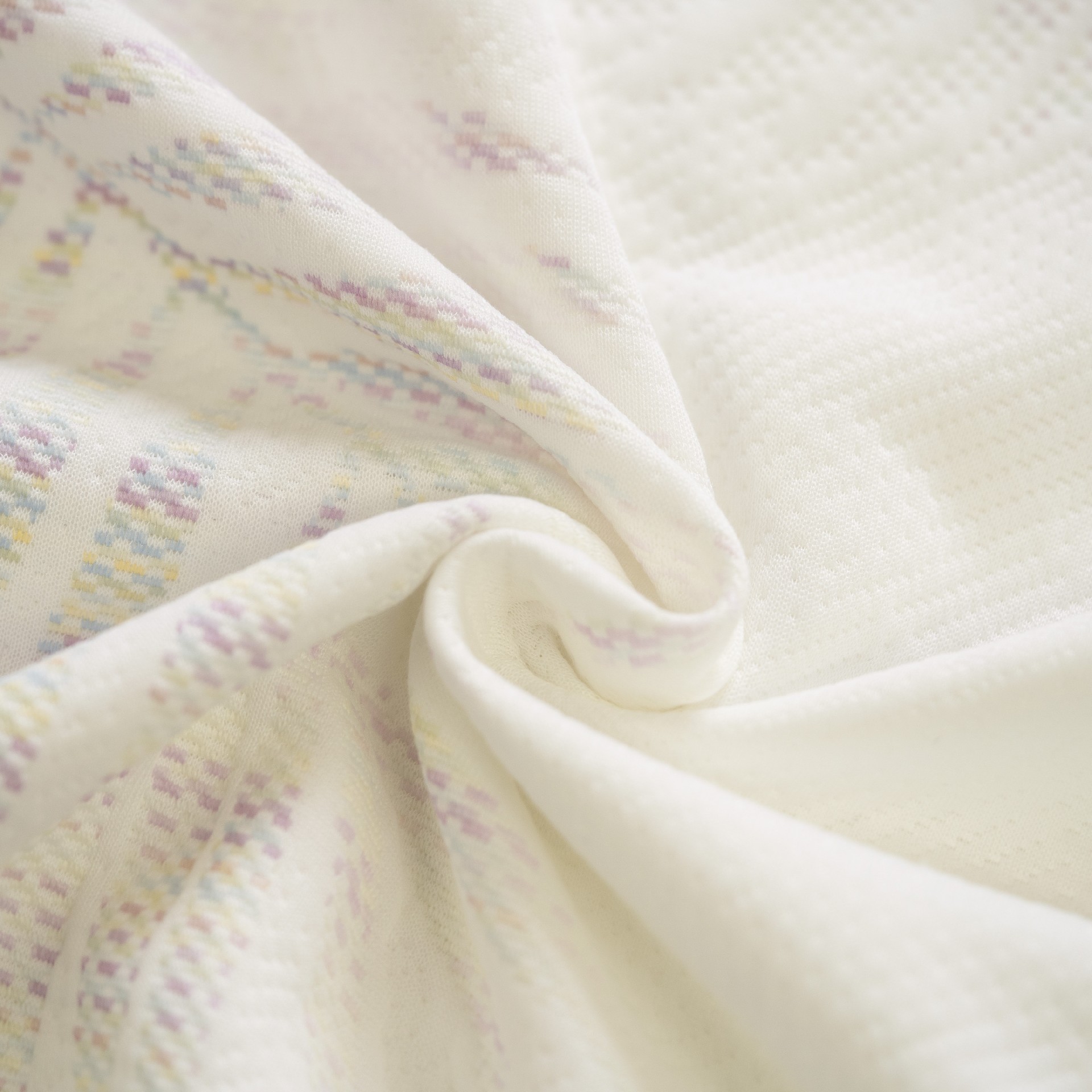 Sunlight-Activated Color Fabric for Mattress