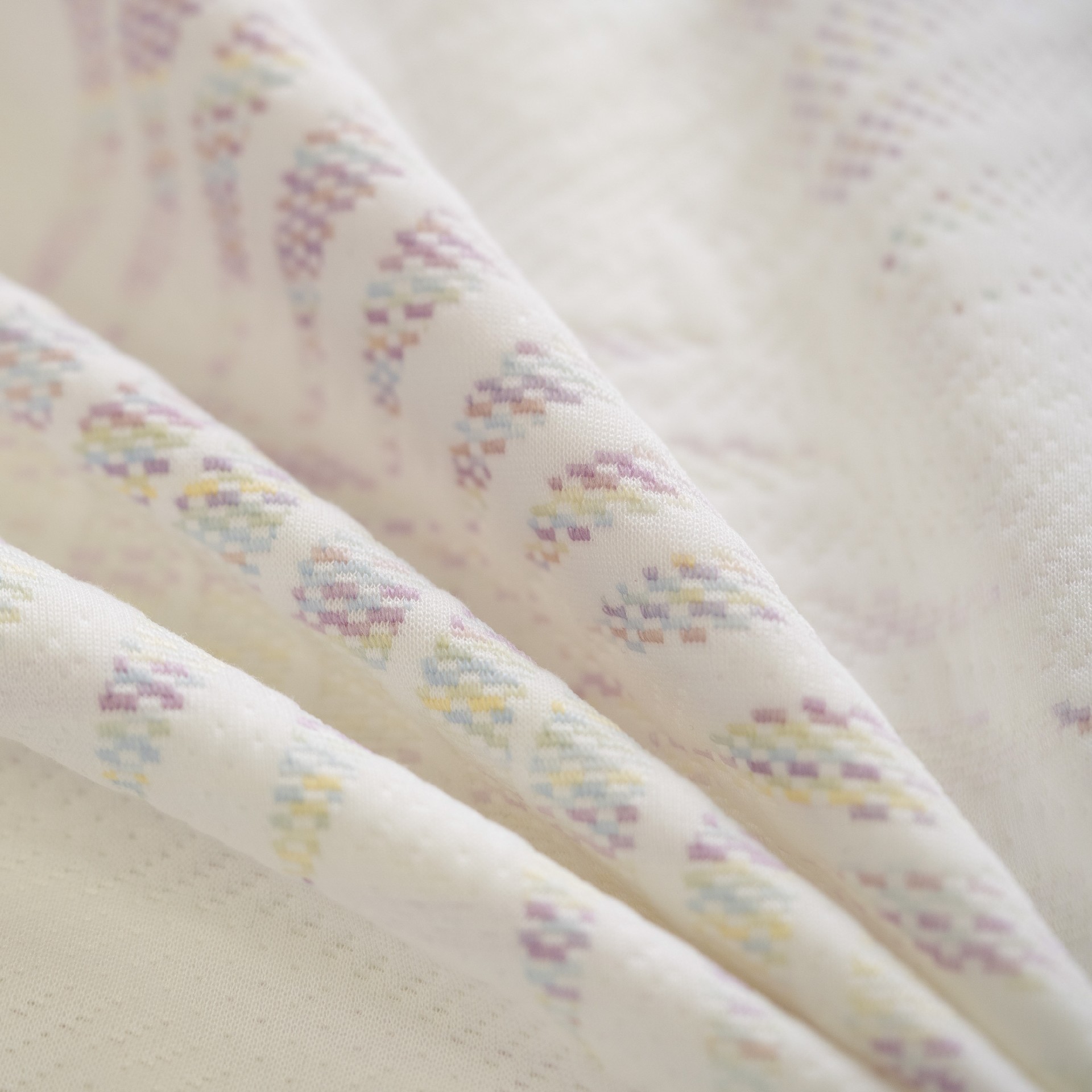 Sunlight-Activated Color Fabric for Mattress