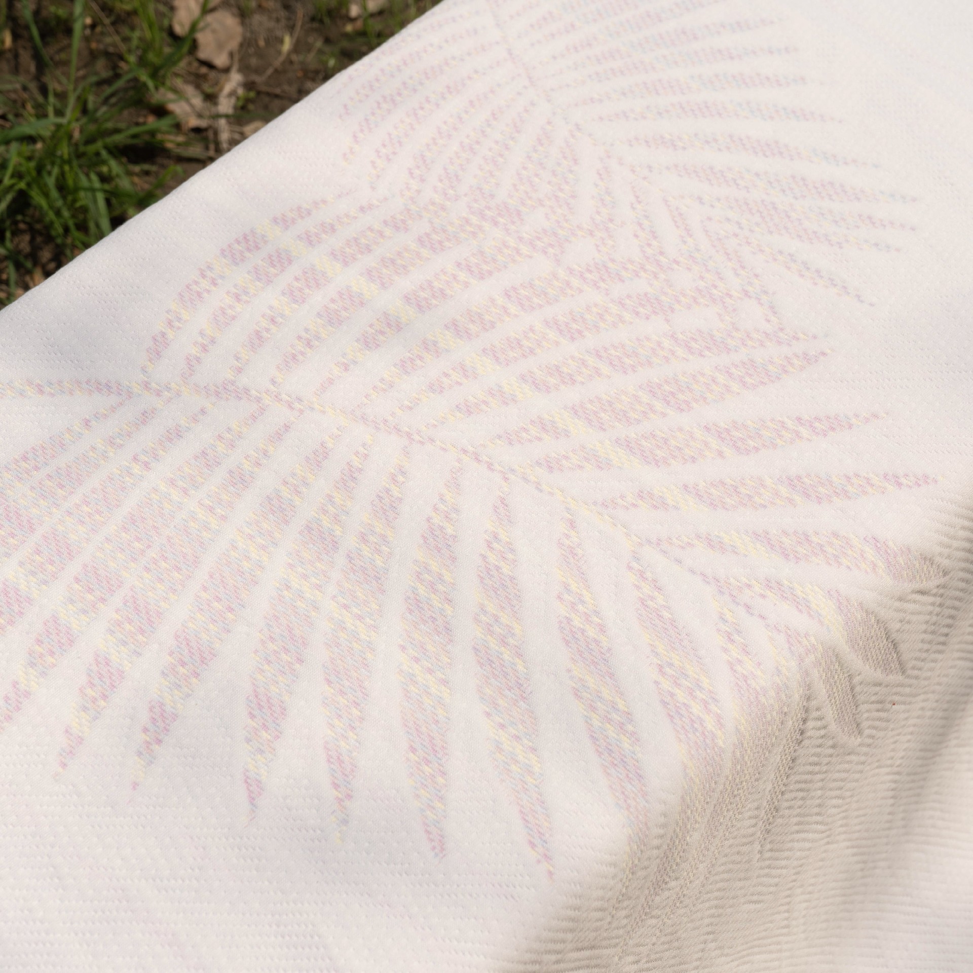 Sunlight-Activated Color Fabric for Mattress