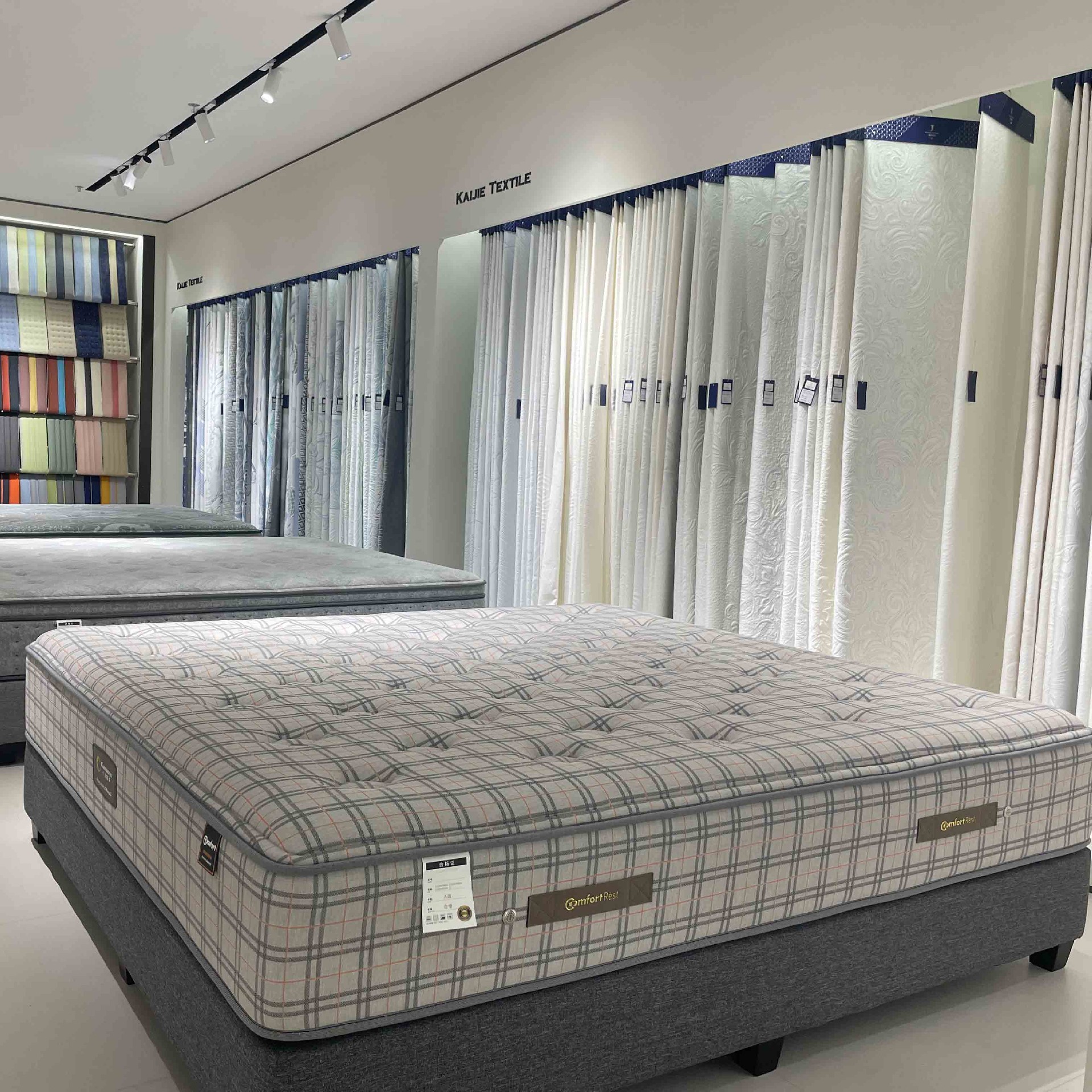 Trendy Plaid Design for High-End Mattress Manufacturers